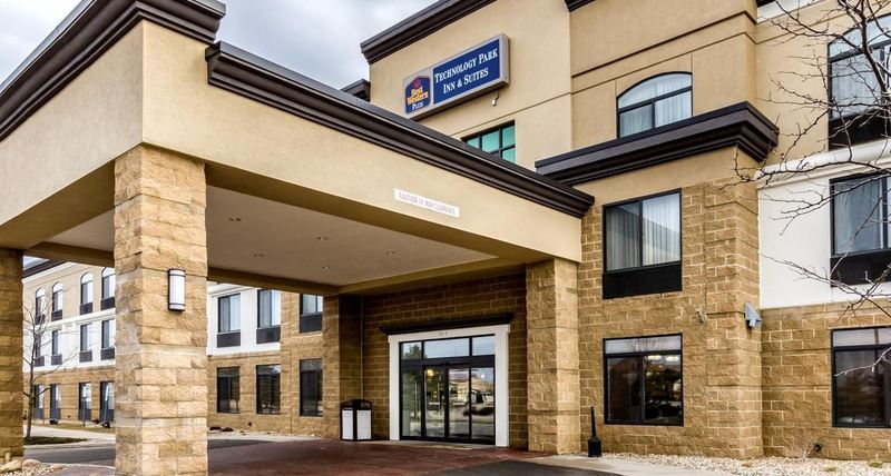 Holiday Inn Express & Suites Cedar Falls - Waterloo By Ihg エクステリア 写真