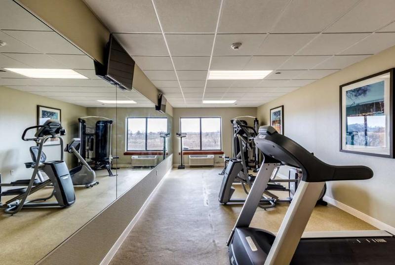 Holiday Inn Express & Suites Cedar Falls - Waterloo By Ihg エクステリア 写真