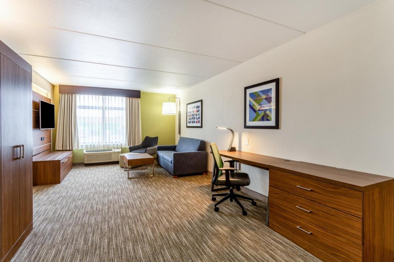 Holiday Inn Express & Suites Cedar Falls - Waterloo By Ihg エクステリア 写真