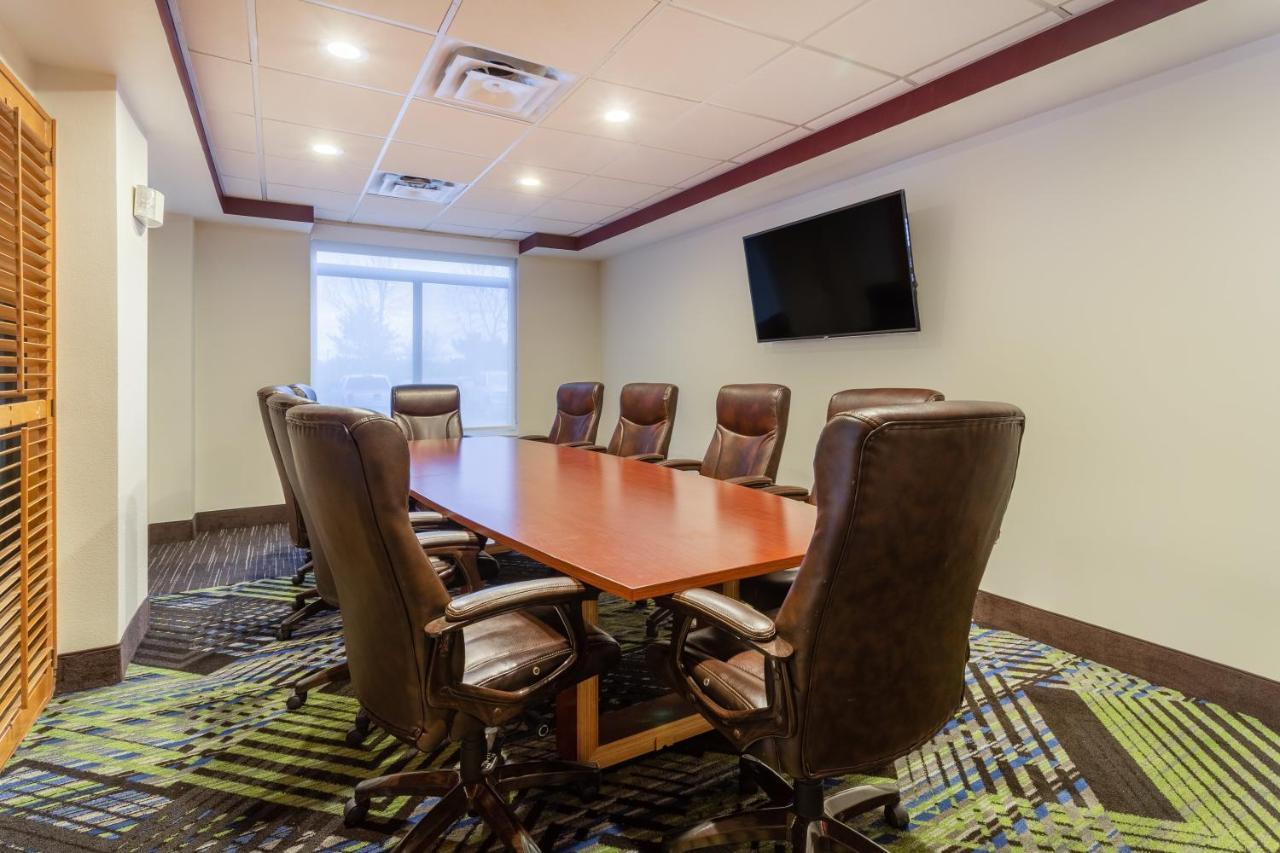 Holiday Inn Express & Suites Cedar Falls - Waterloo By Ihg エクステリア 写真